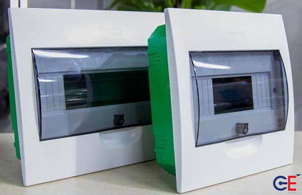 Tủ điện nhựa âm tường Schneider E9